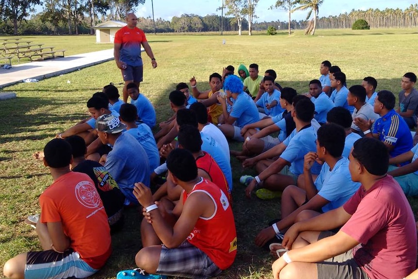 Sione Finefeuiaki talking to Tongan kids about rugby league at a clinic.