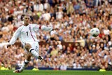 Beckham makes stunning free-kick against Greece