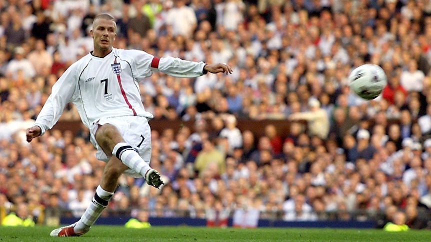 Beckham makes stunning free-kick against Greece