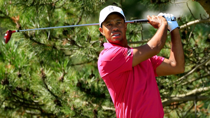 Tiger Woods tees off on the fourth hole during the third round of the PGA playoff event in Chicago.