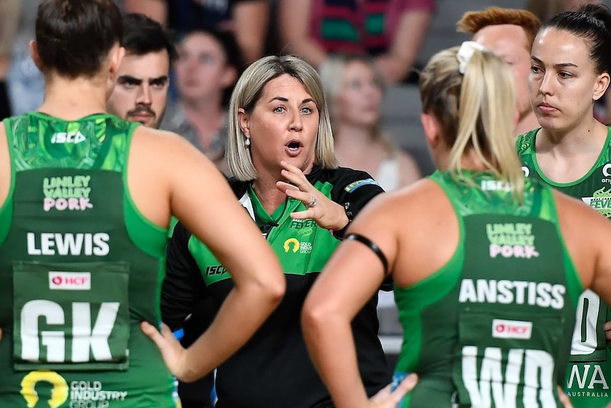 Stacey Marinkovich coaching West Coast Fever players huddled around her