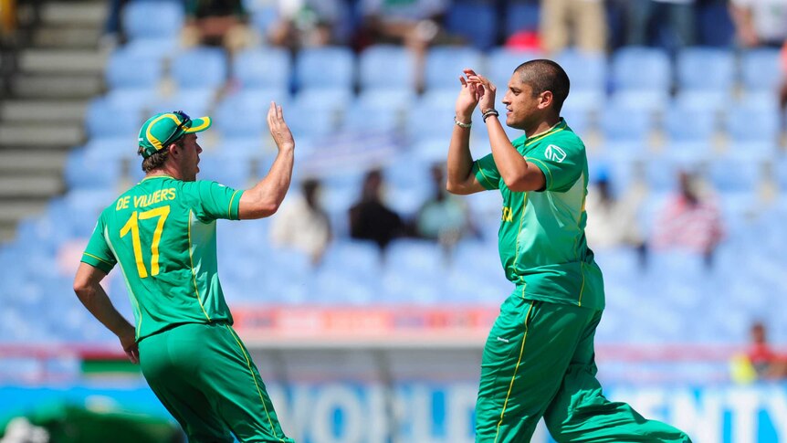 South Africa's Rory Kleinveldt (R) has made two Twenty20 appearances for the Proteas.