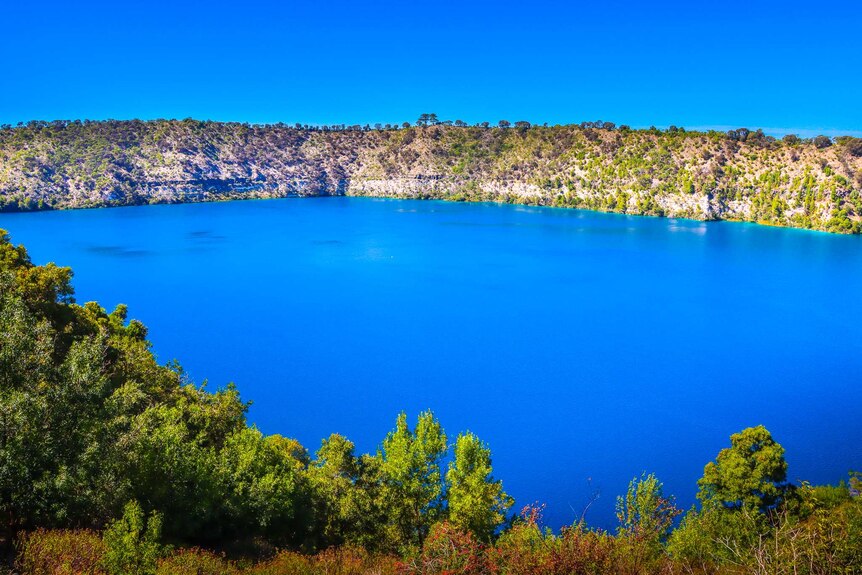 A wide shot of Mount Gambier's Blue Lake
