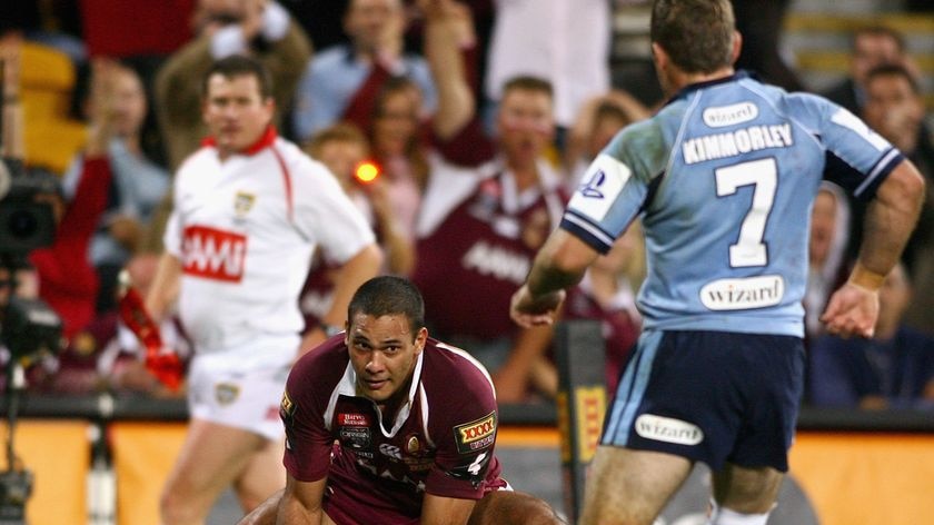 Justin Hodges scores a try