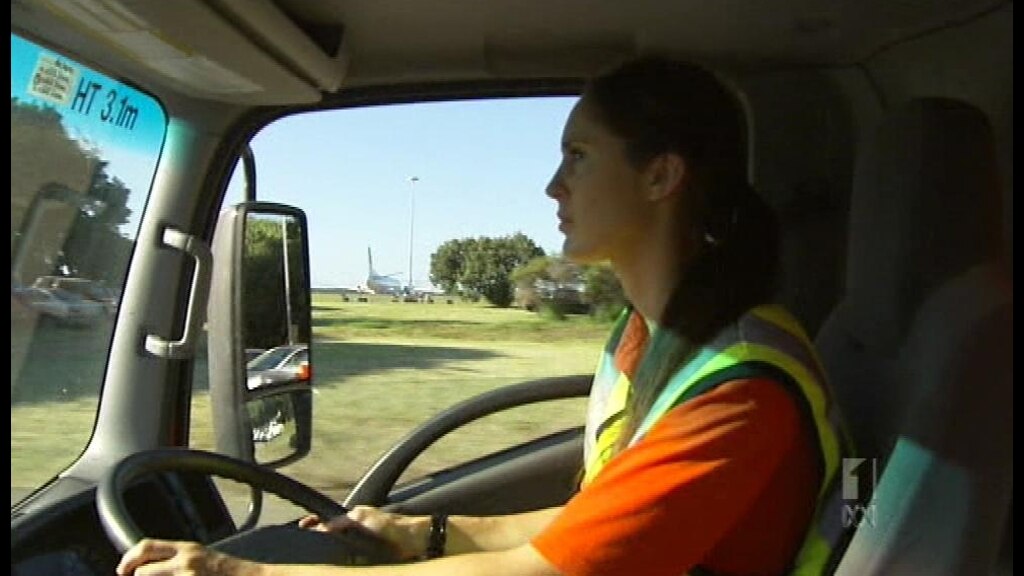 Female Truckies Taking The Wheel - ABC News