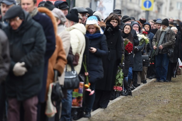Mourners queue to attend memorial for Boris Nemtsov