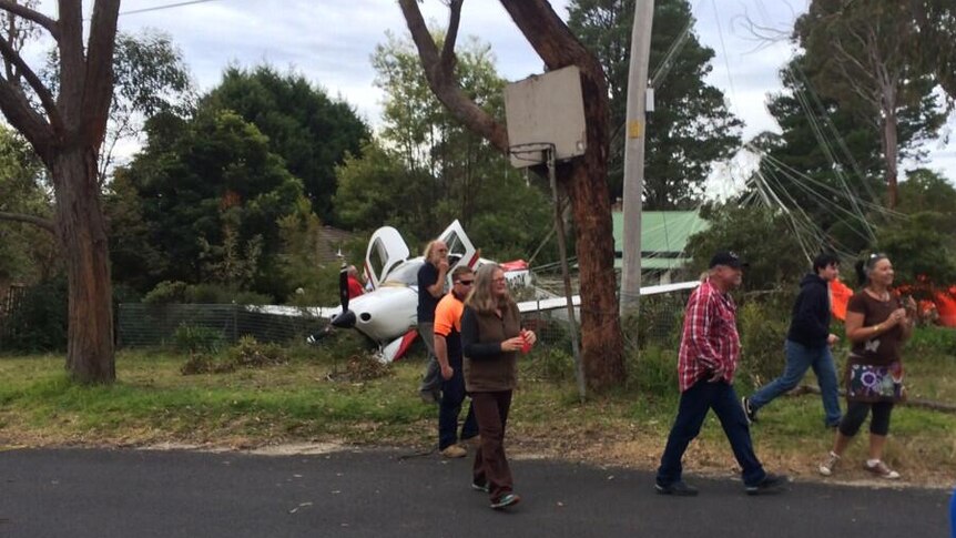 Plane crashes into yard of home in Lawson in New South Wales
