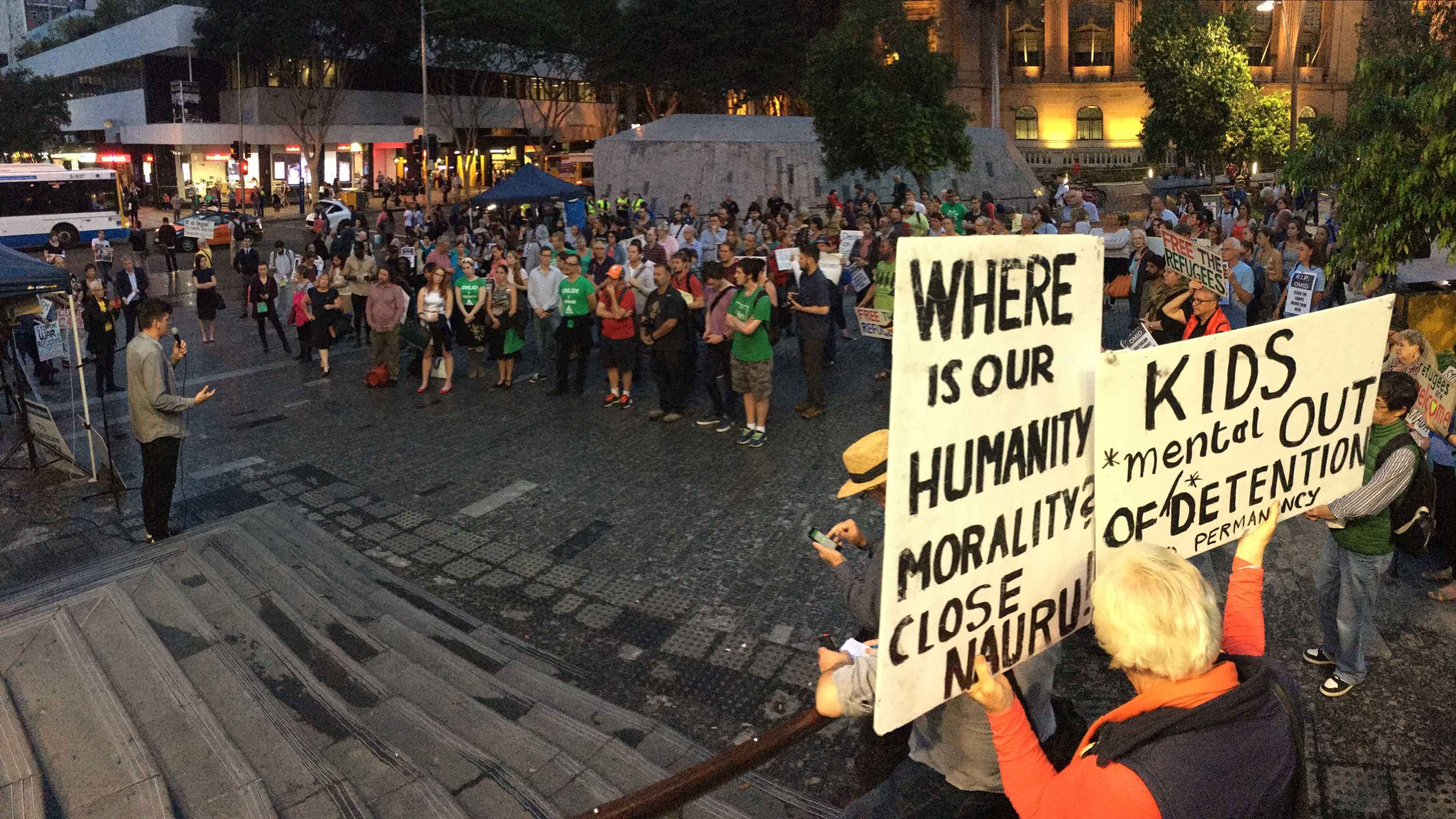 Brisbane activists demand better treatment of refugees on Manus Island and Nauru ABC News