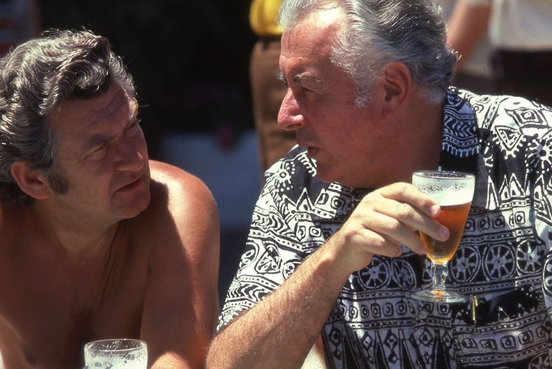 Former prime ministers Bob Hawke and Gough Whitlam have a beer and a chat.