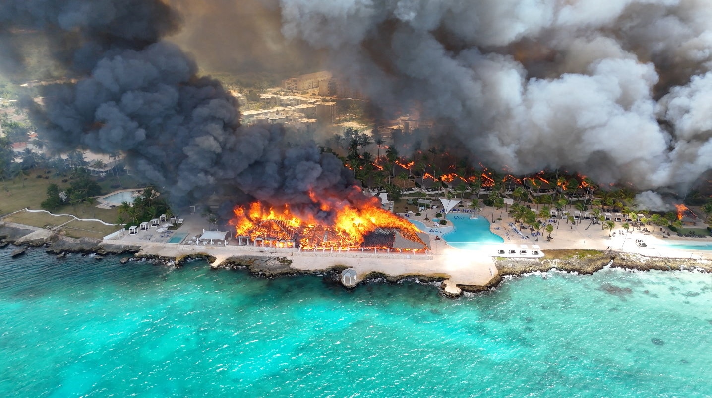 One dead after huge fire at Dominican beach resort