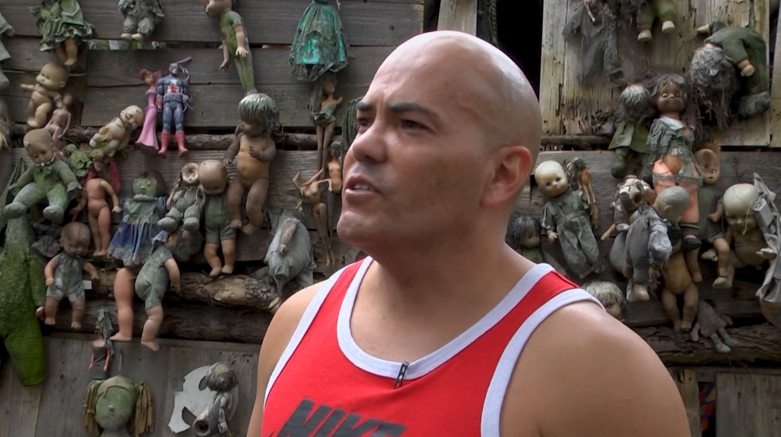 The spooky story behind the Mexican Island of Dolls bring chills to those  who visit - ABC News