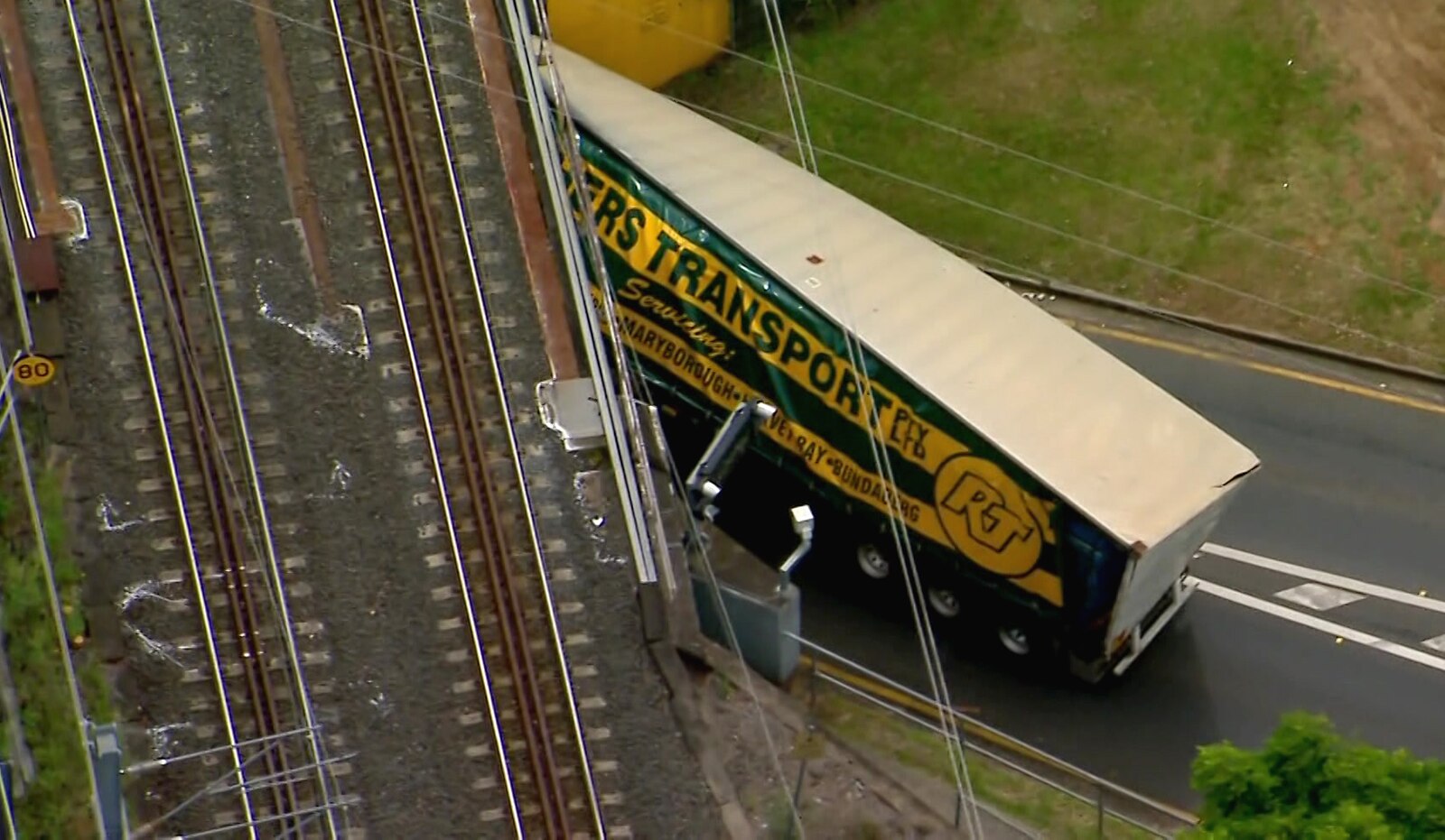 Truck Stuck Under Rail Bridge - ABC News