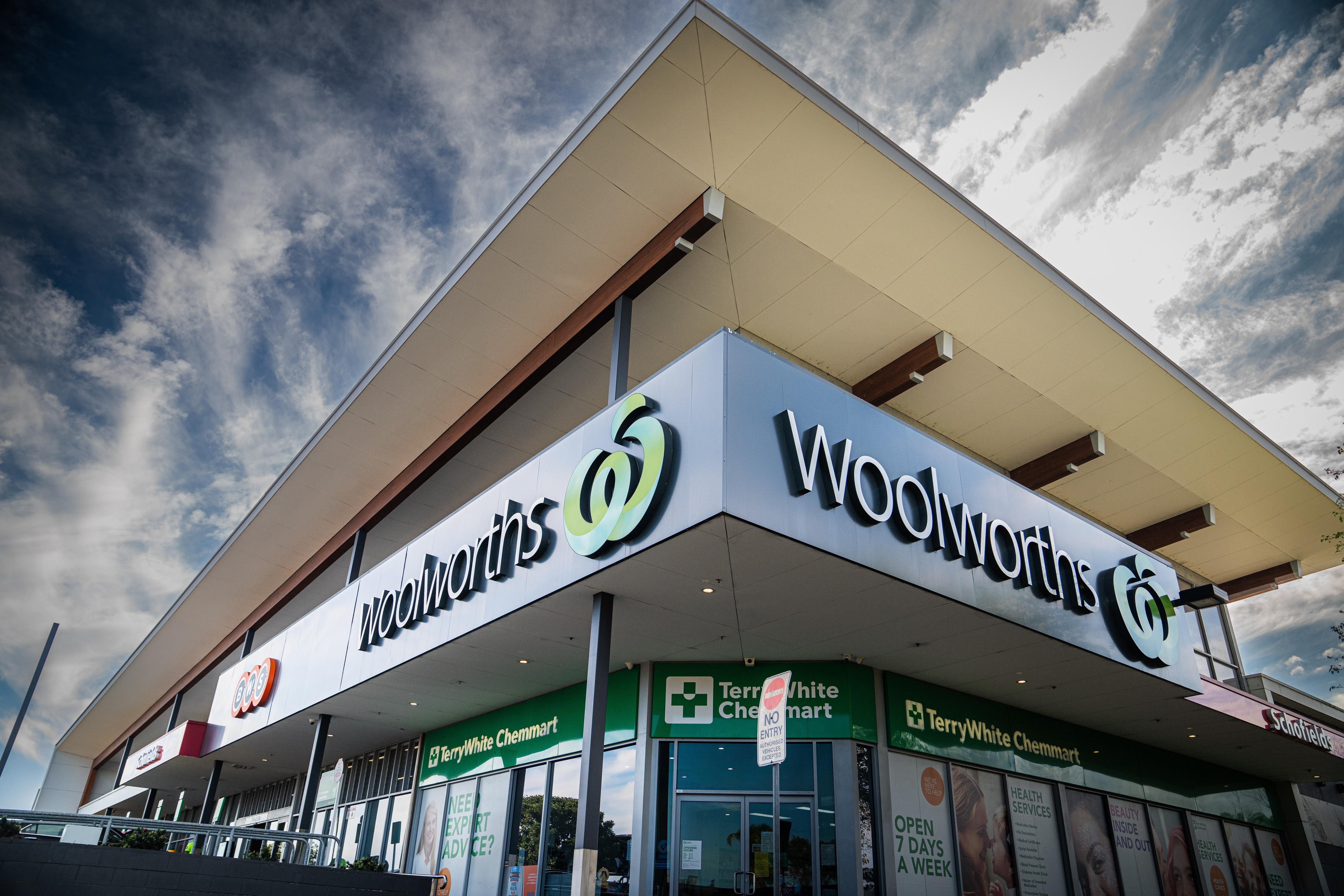 Woolworths fronts court on dodgy discount allegations, ASX slips — as it happened