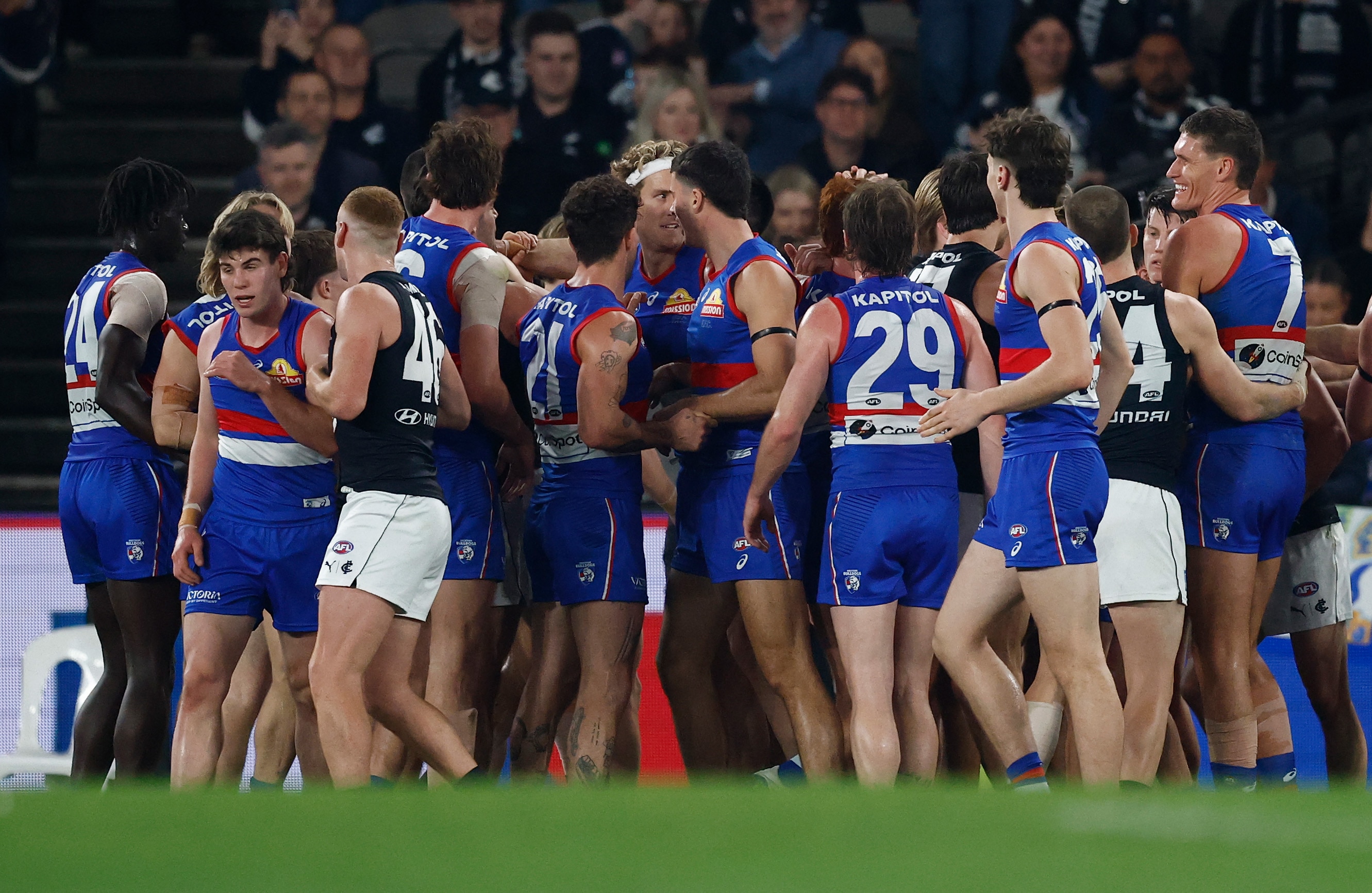 Live: Blues in a battle at Docklands as Giants keep hopes alive