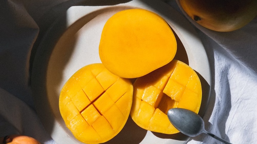 KP mangoes cut open