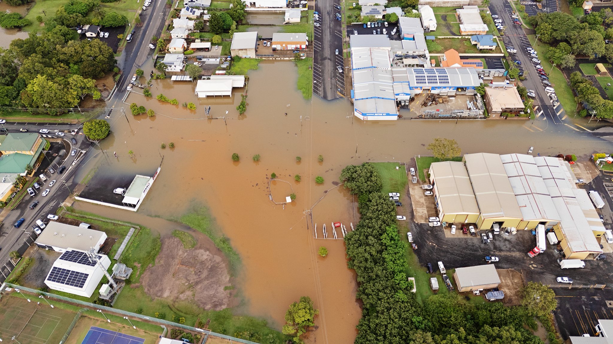 Live: Roads cut off, homes without power as Bundaberg flood peak approaches