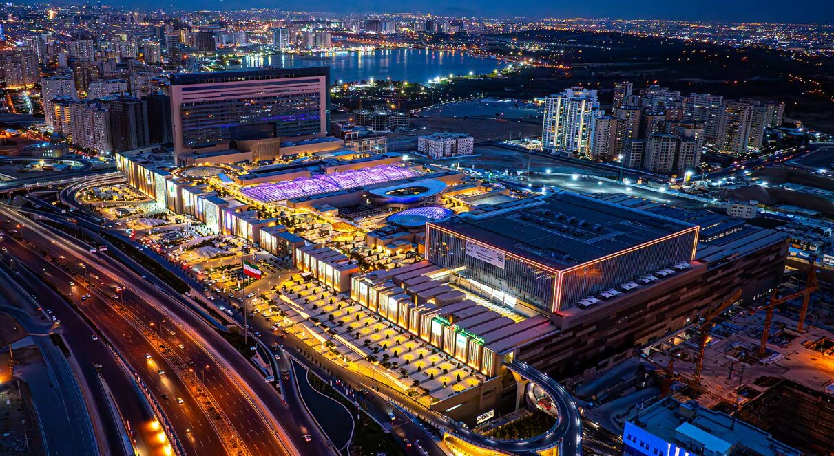 Toma exterior del mega centro comercial de Teherán