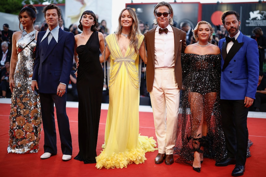 The cast of Don't Worry Darling posing for a photo at the 2022 Venice Film Festival
