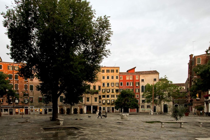 A mid-shot of a courtyard inside the Venetian ghetto