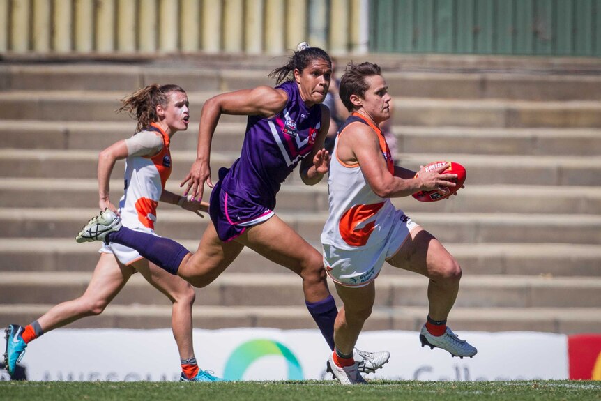 Courtney Gum (R) in action for the GWS Giants against Fremantle on March 3, 2018.