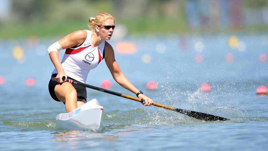 Canada's Laurence Vincent Lapointe paddles to victory (1)