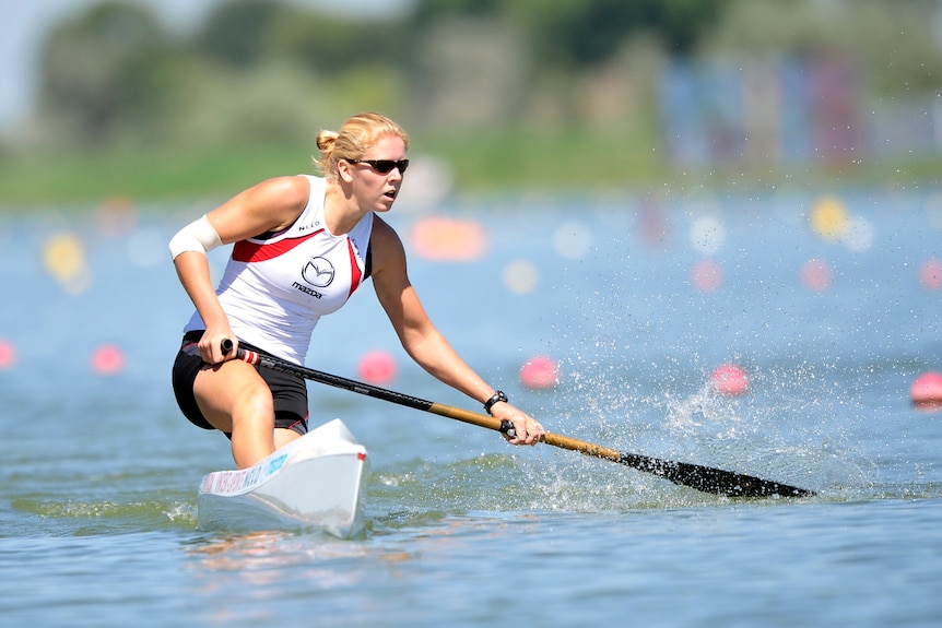 Canada's Laurence Vincent Lapointe paddles to victory (1)