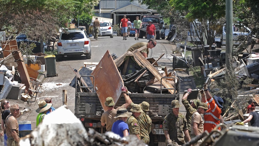 Army joins residents to clean up Brisbane
