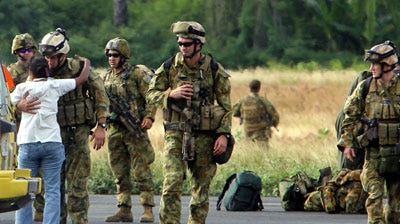 Hundreds of Australian troops have begun arriving in Dili.