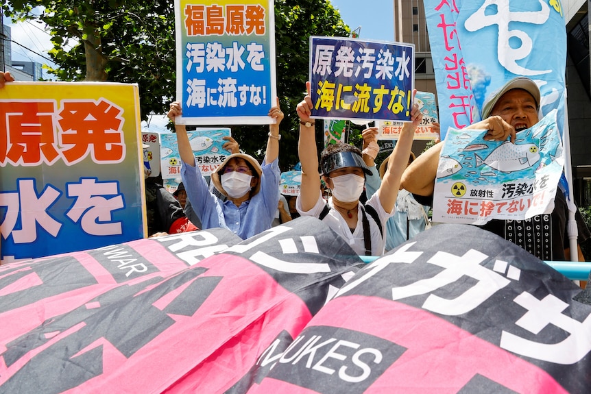 8月24日，日本国内也有民众举行示威抗议行动，反对向大海排放福岛核废水。