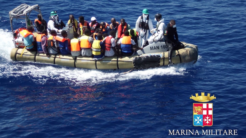 500 asylum seekers die after boat sinks