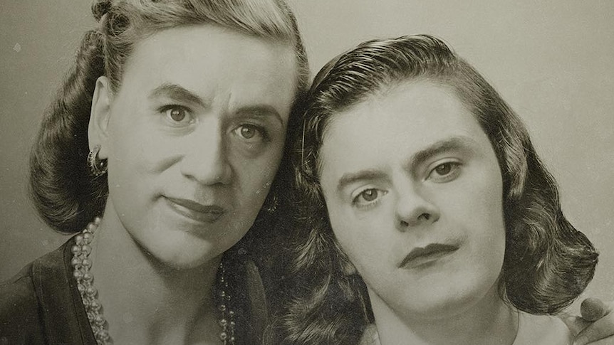 Fred Armisen and Bill Hader dressed as women in an old fashioned photograph