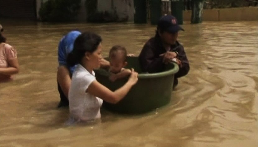 Deadly typhoon hits the Philippines - ABC News