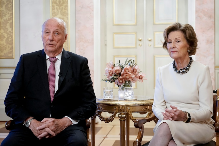 Norway's King Harald and Queen Sonja comments that Princess Märtha Louise will no longer carry out official duties.
