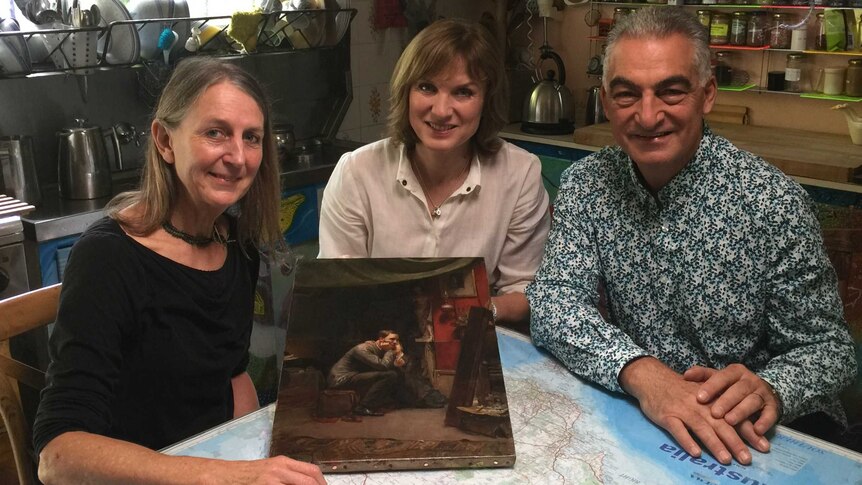 Lisa Roberts, great-granddaughter of Tom Roberts, with Fake or Fortune presenter Fiona Bruce (C) and owner Joe Natoli.