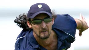 Jason Gillespie in the nets in Bangalore