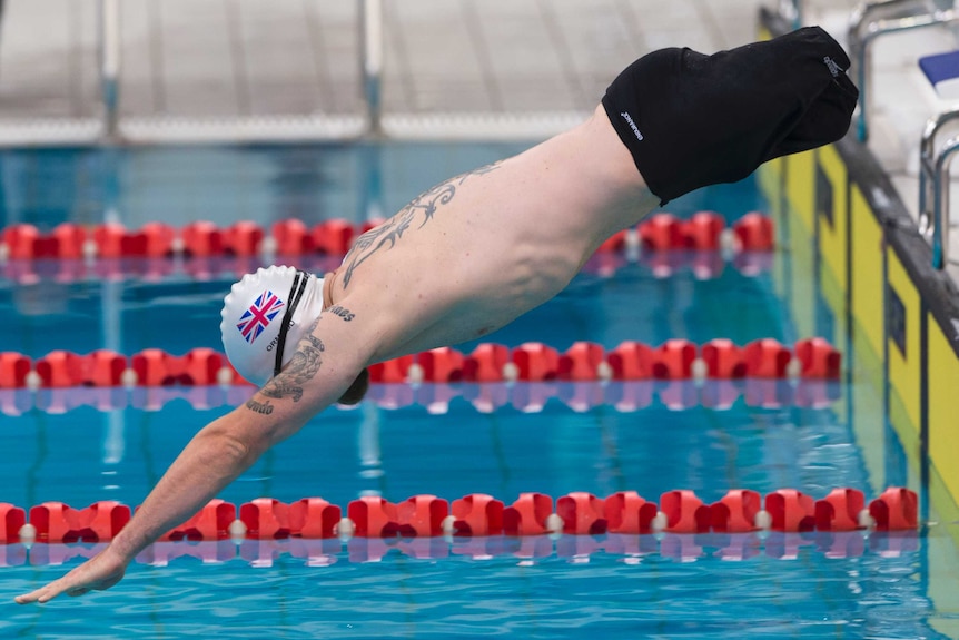 Mark Ormrod dives into the pool at the Invictus Games