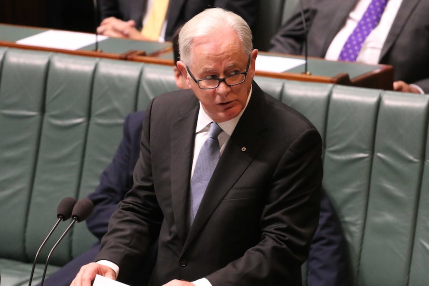 Federal Trade Minister Andrew Robb announces he will retire from politics
