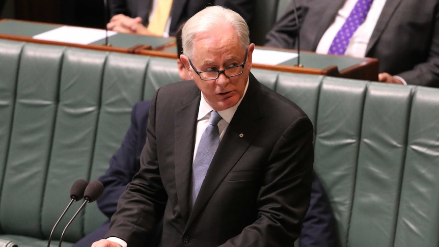 Federal Trade Minister Andrew Robb announces he will retire from politics