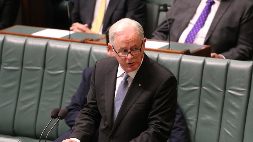 Federal Trade Minister Andrew Robb announces he will retire from politics