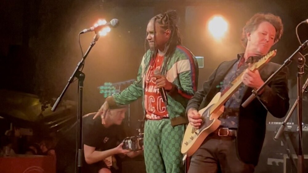 Baker Boy & Bernard Fanning collab onstage at Splendour make-up show ...