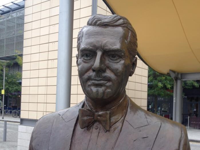 Cary Grant statue in Bristol