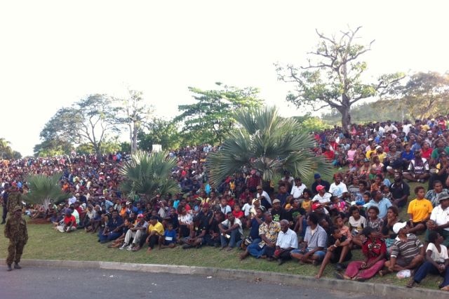 Crowds gather at PNG airport for royals