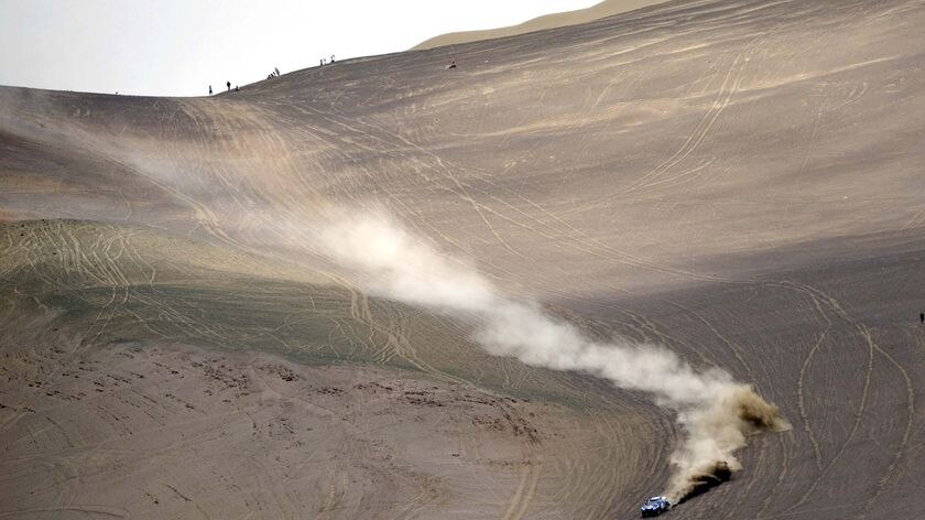 Carlos Sainz heads down a slope during the sixth stage of the Dakar 2010