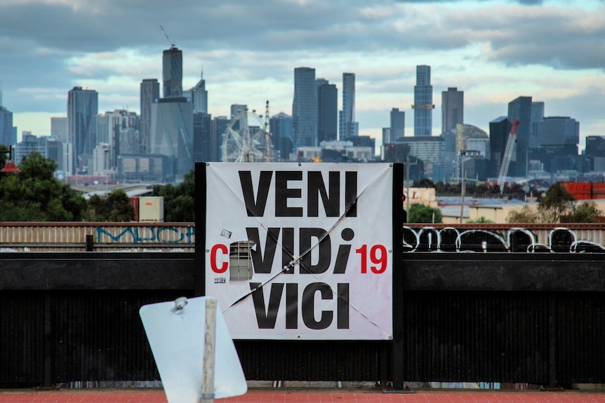 An altered sign outside Melbourne reading "Veni Covidi-19 Vici"