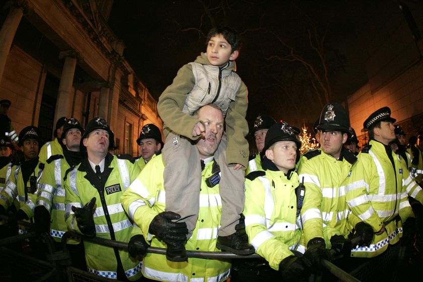 Protesters clash with riot police at global anti-Israel rallies - ABC News