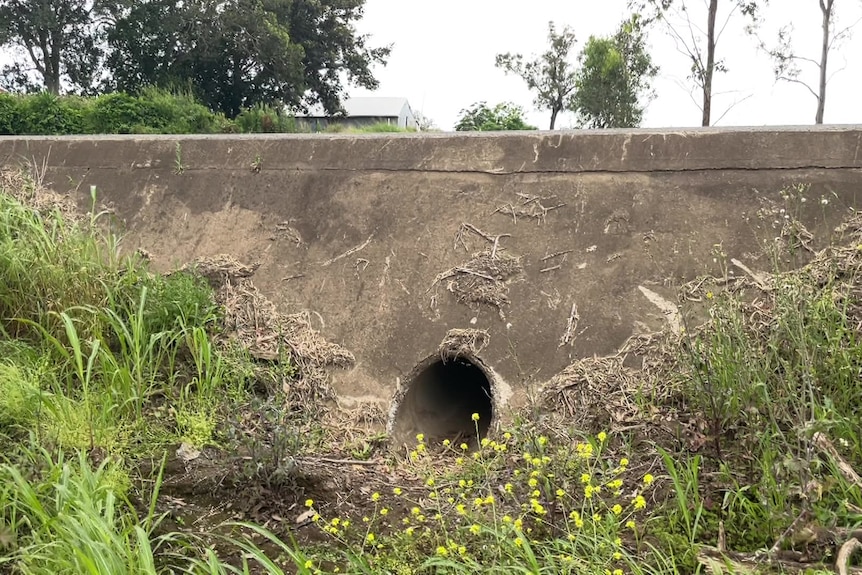 A 600 mm wide pipe in a concrete causeway