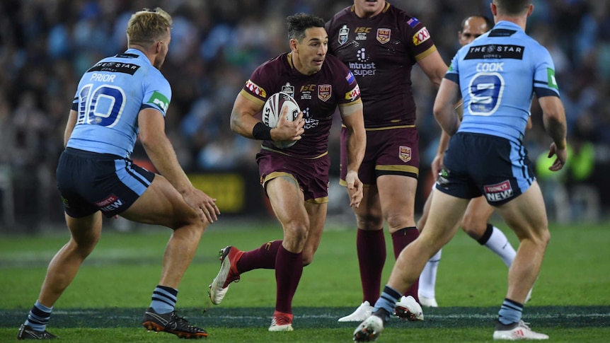 Billy Slater runs with the ball for Queensland against NSW in Origin II, 2018.