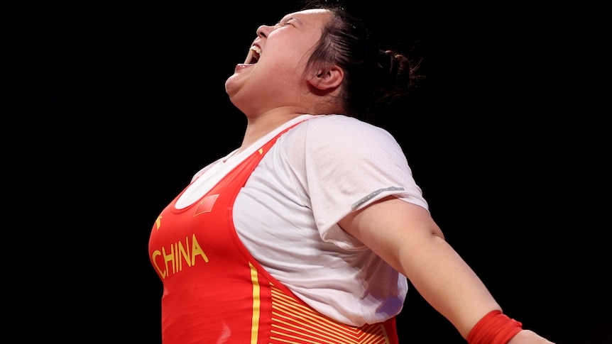 Li Wenwen screams in celebration after a successful lift in Tokyo.