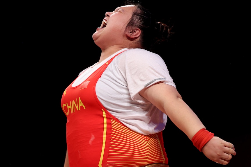 Li Wenwen screams in celebration after a successful lift in Tokyo.