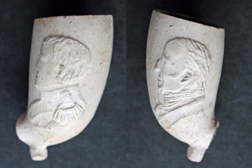 Both sides of the clay pipe featuring Napoleon and Wellington